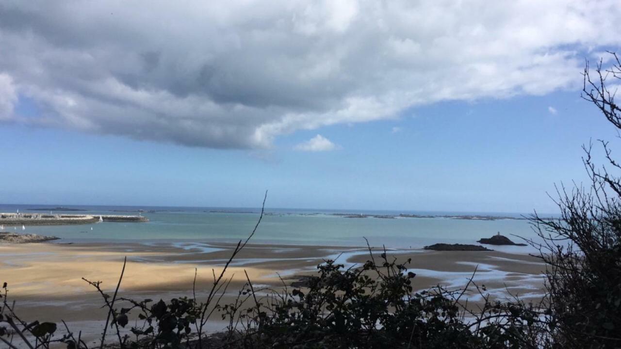 Au Bruit Des Vagues Apartment Binic Bagian luar foto